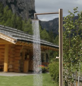 Brass pool shower with natural stone shower tray – custom-made to your dimensions | © ©Gasser Naturstein