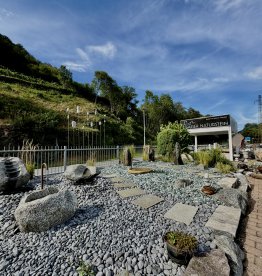 Ausstellung von brunnen naturstein und wasserhahn garten bei Gasser Naturstein in Barbian, Südtirol. | © ©Gasser Naturstein