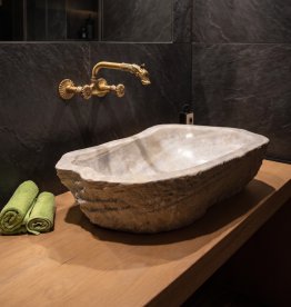 Handmade natural stone washbasins made from hard rock and marble on display at the Gasser Naturstein exhibition in Barbian, South Tyrol. | © ©Gasser Naturstein