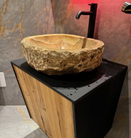 Versatile natural stone washbasins in all colors and shapes – from rectangular to organic designs and from light marble to dark gneiss, crafted by Gasser Naturstein in Barbian, South Tyrol. | © ©Gasser Naturstein