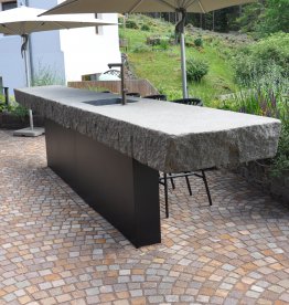 Rießtisch aus einem Massiven Südtiroler Porphyr Platte
