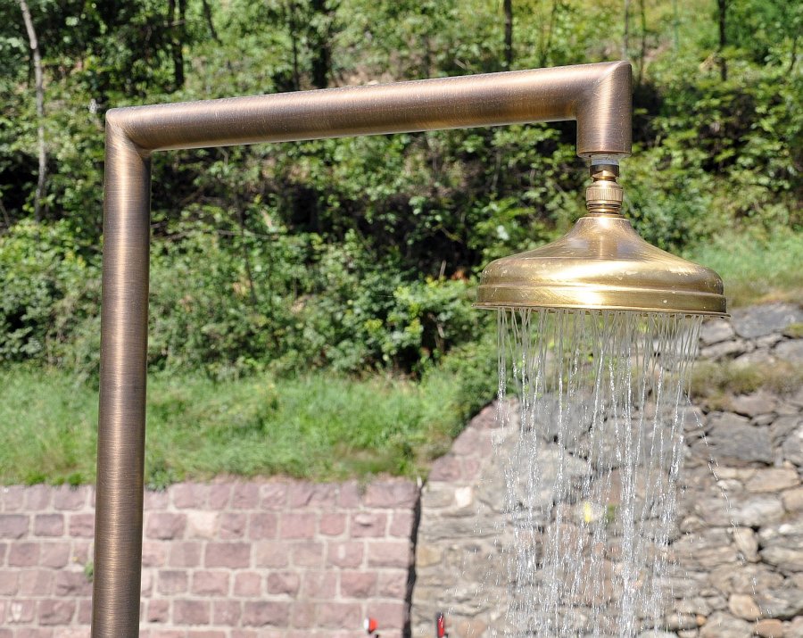 Shower with cold water on "antique" granite shower tray