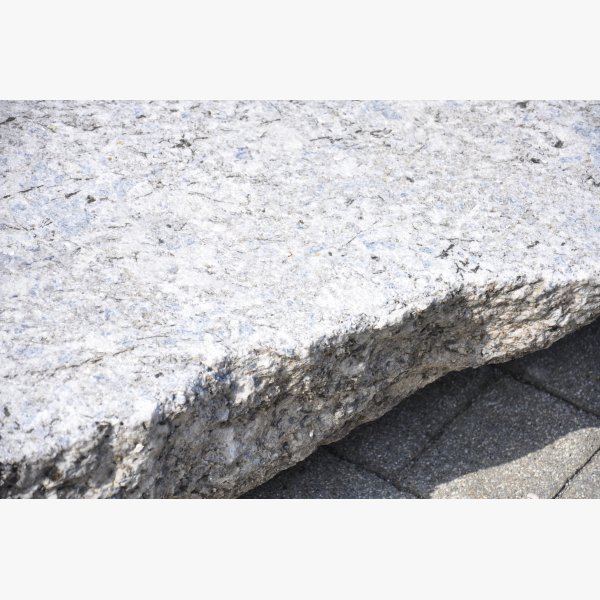 Doccia esterna con acqua calda e fredda