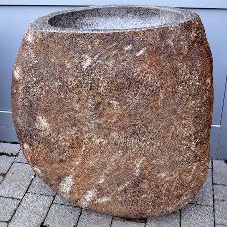 Ice fountain, kneip pool in basalt