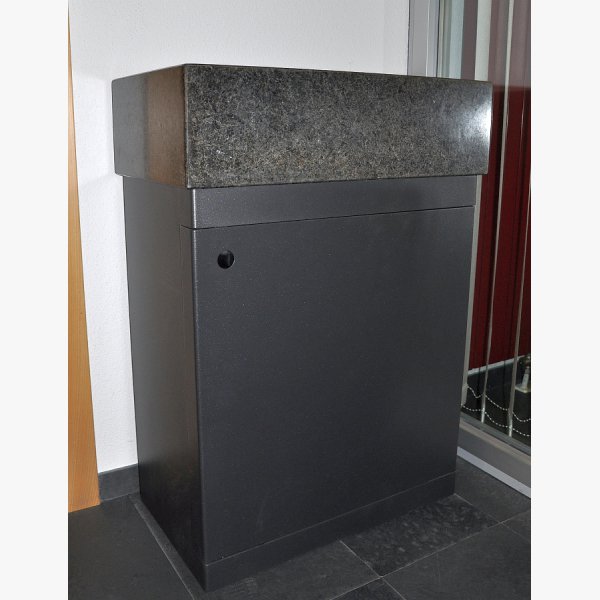 Wash basin made of Nero Assoluto with steel furniture