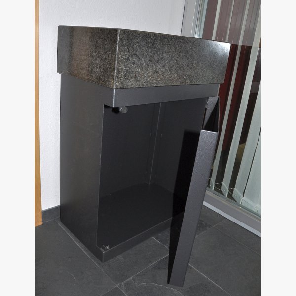 Wash basin made of Nero Assoluto with steel furniture