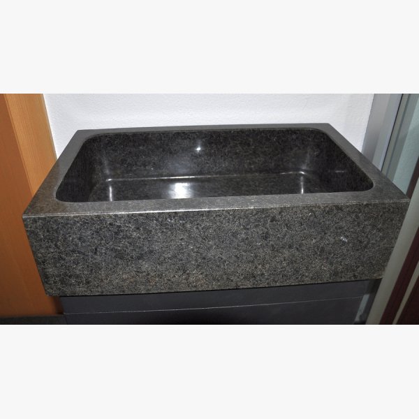 Wash basin made of Nero Assoluto with steel furniture