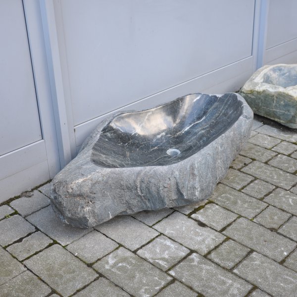 Passeier gneiss washbasin
