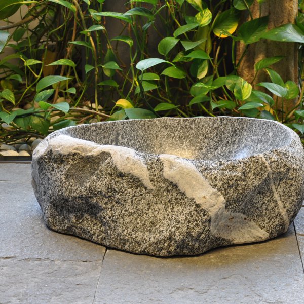 Lavabo in granito con inserto in quarzo