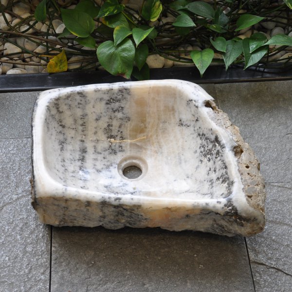 Washbasin in onyx