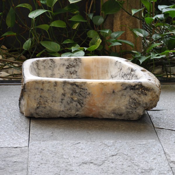 Washbasin in onyx