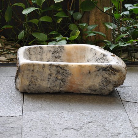 Washbasin in onyx