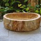 Waschbecken aus versteinertem Holz