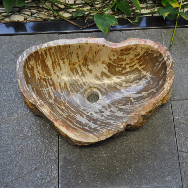 Lavabo in legno fossilizzato di colore giallastro