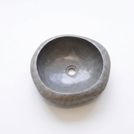 Ein Natursteinwaschbecken ist der Hingucker in Ihrem Bad! Unsere Basaltwaschbecken sind nahezu mit allen Möbeltypen kombinierbar und bieten unzählige Gestaltungsmöglichkeiten, egal ob für das Gäste Tages-WC oder Ihr privates Bad. Passend zum Waschbecken bieten wir auch Messing Warm-/Kaltwassermischer und Abflüsse an. Die Bohrung vom Ablauf hat einen Standard Durchmesser von 45 mm.
