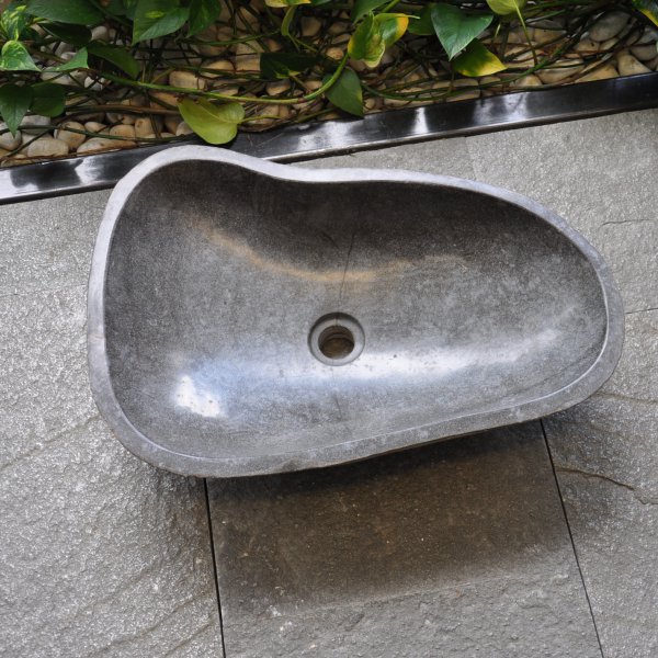 Modernes Waschbecken aus Naturstein