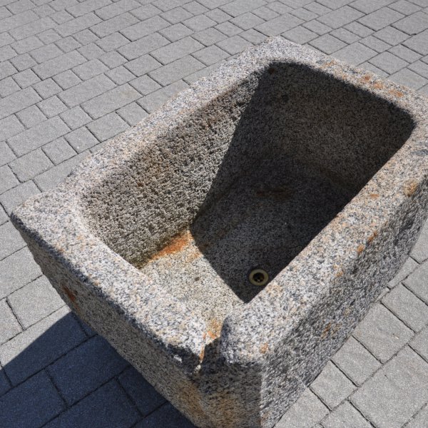 antiker Granit Brunnen 