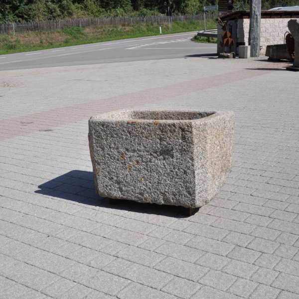 antiker Granit Brunnen 