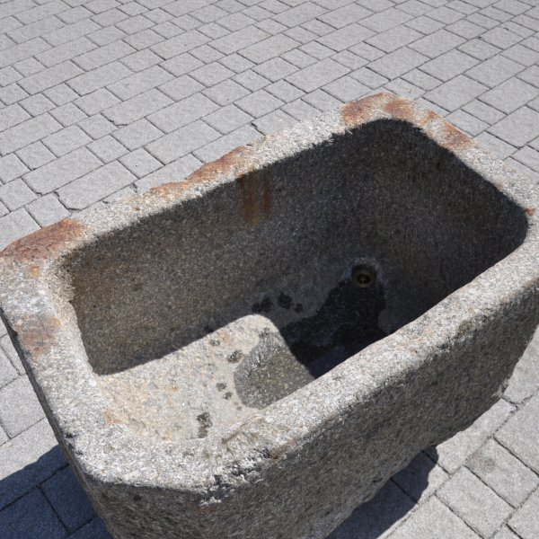 antiker Granit Brunnen 