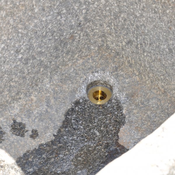 antiker Granit Brunnen 