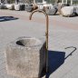 Antiker gräulicher Mörser umgerüstet zu einem Natursteinbrunnen aus Granit mit der Jahreszahl 1844