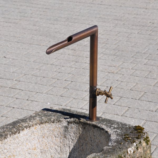 Old feeding trough converted into a natural stone garden fountain | © ©Gasser Naturstein