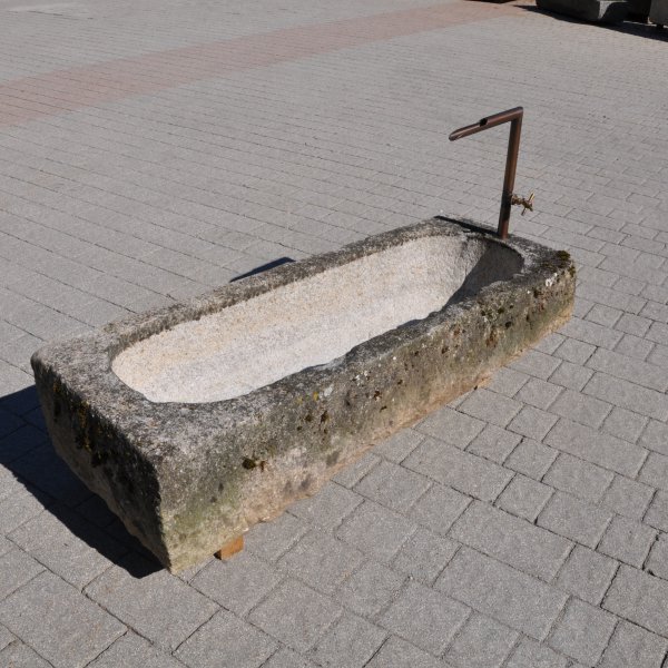 Old feeding trough converted into a natural stone garden fountain | © ©Gasser Naturstein