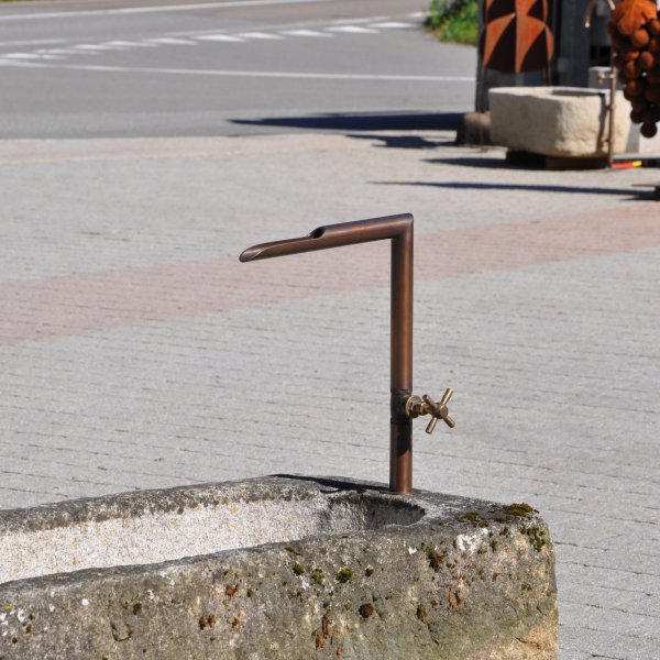 Old feeding trough converted into a natural stone garden fountain | © ©Gasser Naturstein