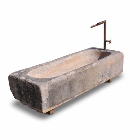 Antique feeding trough converted into a natural stone garden fountain | © ©Gasser Naturstein