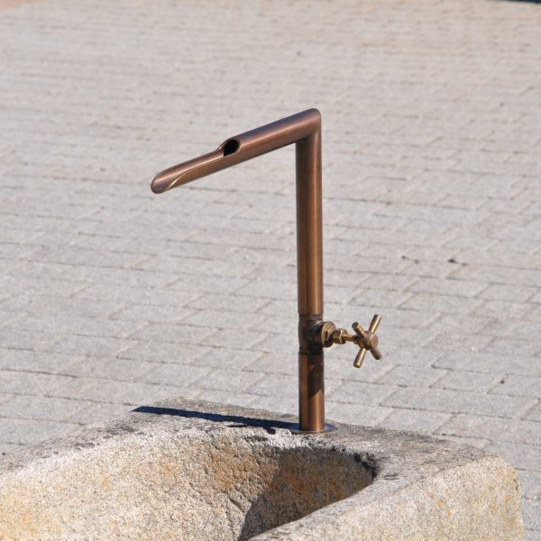 Antique feeding trough converted into a natural stone garden fountain | © ©Gasser Naturstein