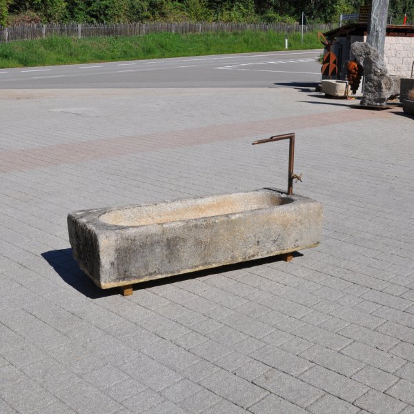 Antique feeding trough converted into a natural stone garden fountain | © ©Gasser Naturstein