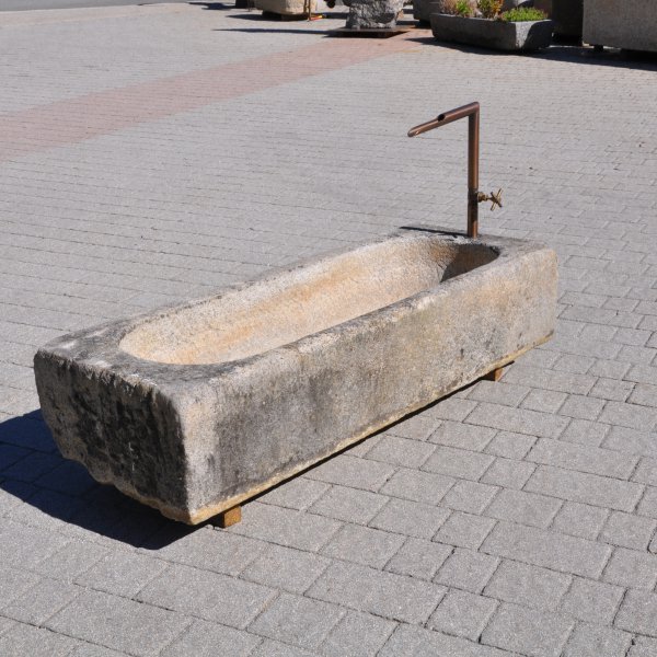 Antique feeding trough converted into a natural stone garden fountain | © ©Gasser Naturstein