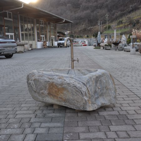 Passeirer Gneis Brunnen Braun Grau | © Gasser Naturstein