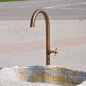 Spezial-Wasserhähne mit verlängertem Gewinde für dicke Natursteine & Findlinge. Auslaufventile aus massivem Messing. Passgenau & frostsicher!