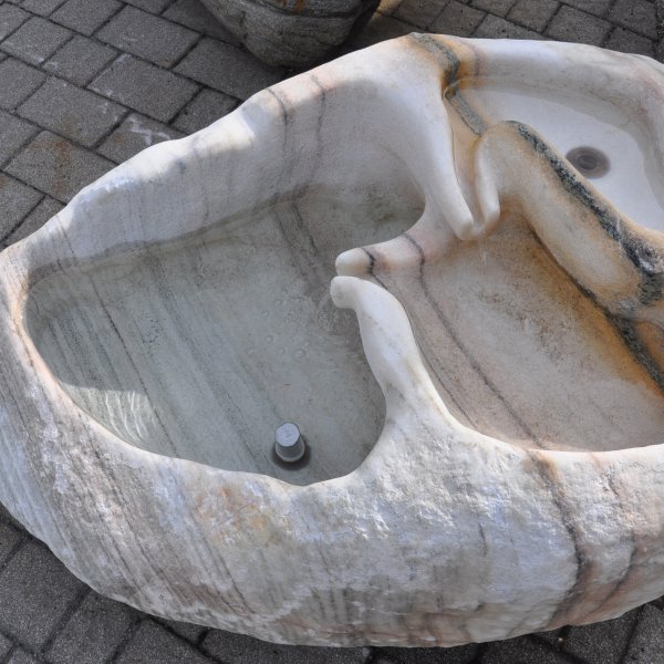 Passeirer Marmor Schnabelbrunnen