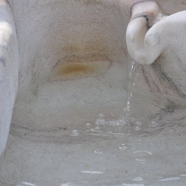 Passeirer Marmor Schnabelbrunnen