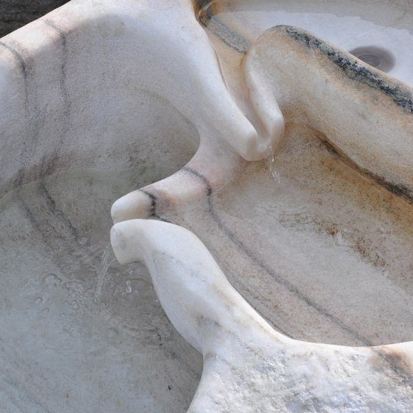 Passeirer Marmor Schnabelbrunnen