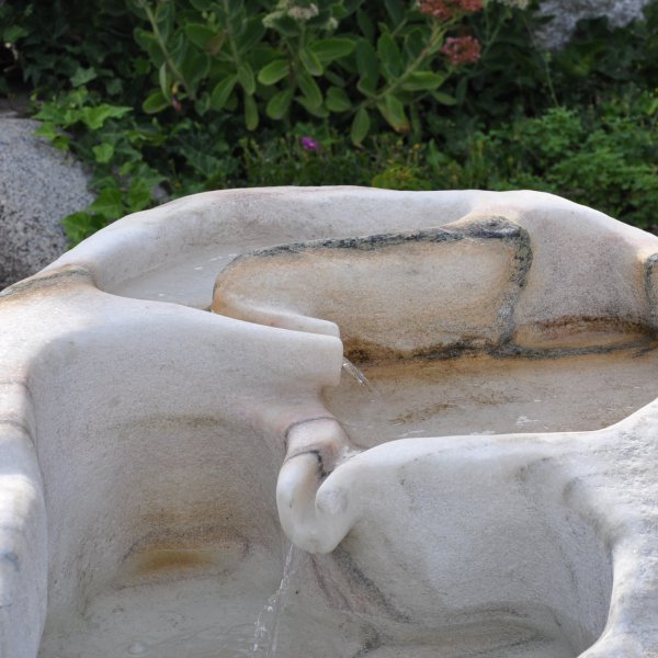 Passeirer Marmor Schnabelbrunnen