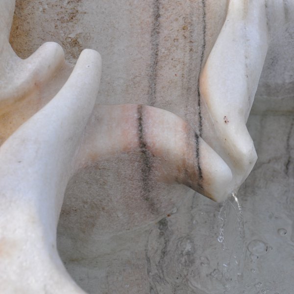 Passeirer Marmor Schnabelbrunnen