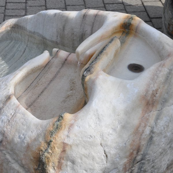 Passeirer Marmor Schnabelbrunnen