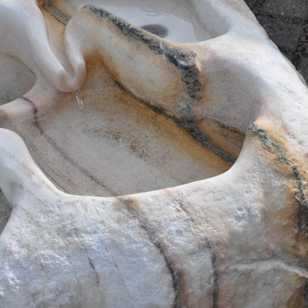 Passeirer Marmor Schnabelbrunnen
