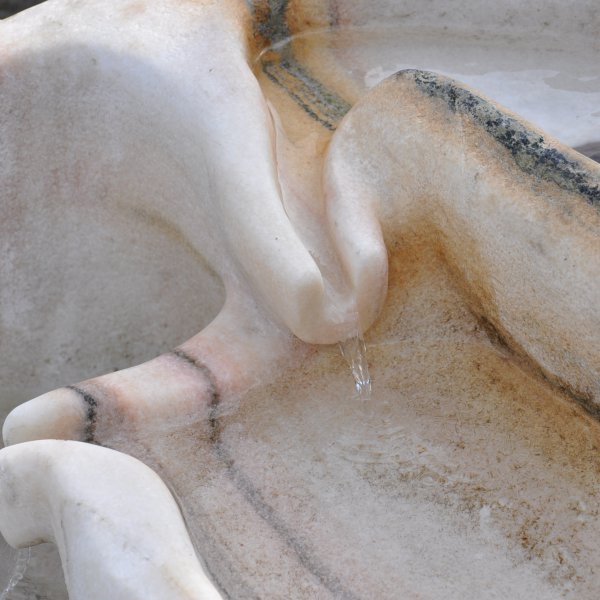 Passeirer Marmor Schnabelbrunnen