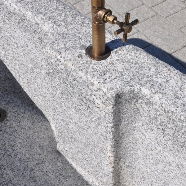 schlesischer Granitbrunnen