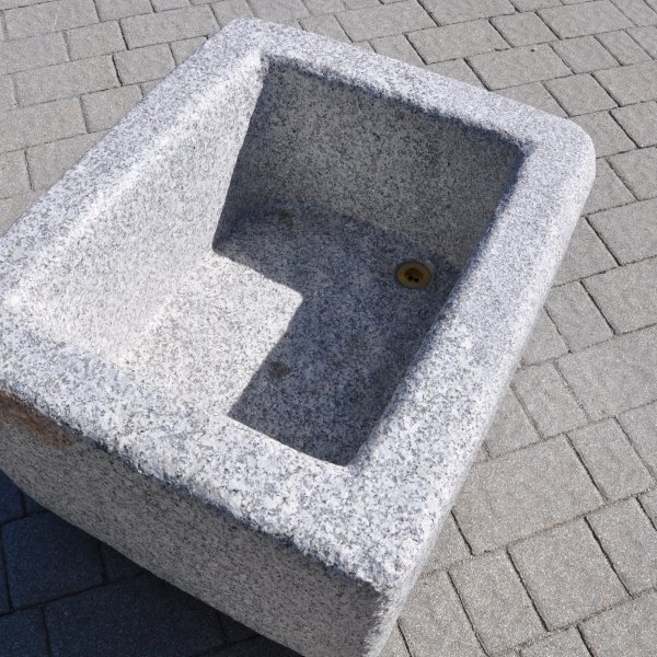 schlesischer Granit Brunnentrog