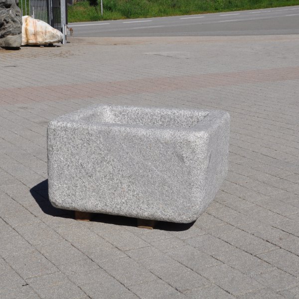 schlesischer Granit Brunnentrog