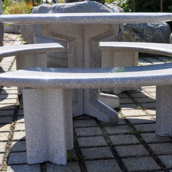 Table in granite and 3 Benches
