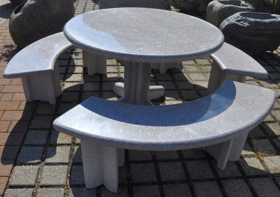 Table in granite and 3 Benches