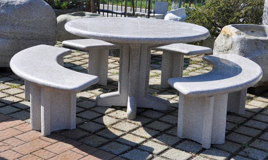 Table in granite and 3 Benches