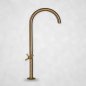 Messing-Armatur mit natürlicher Patina – Wasserhahn mit Kreuzabsperrventil für Garten und Brunnen