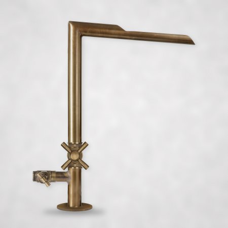 Messing-Armatur mit natürlicher Patina – Wasserhahn mit offenem Wasserlauf für Garten und Brunnen